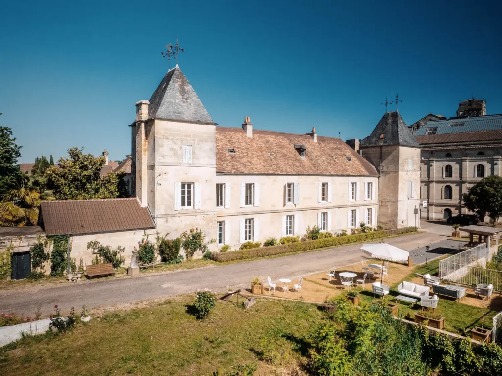 Façade du Château Laubardemont à Abzac