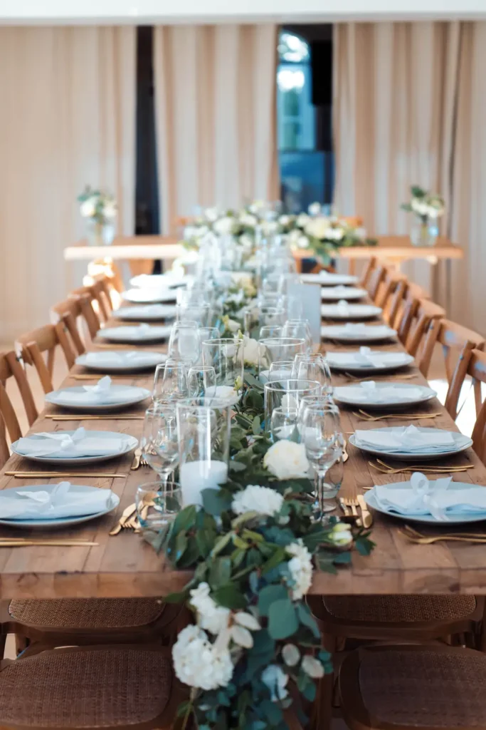 Table de réception décorée au Château Laubardemont