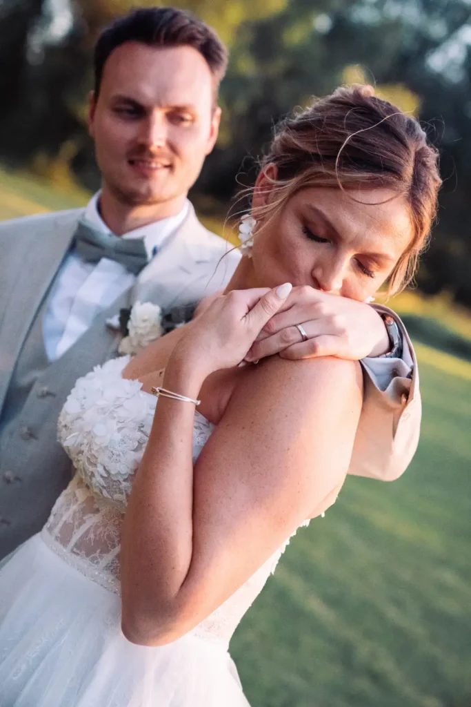 Moment d’émotion des mariés au Château Laubardemont en Gironde