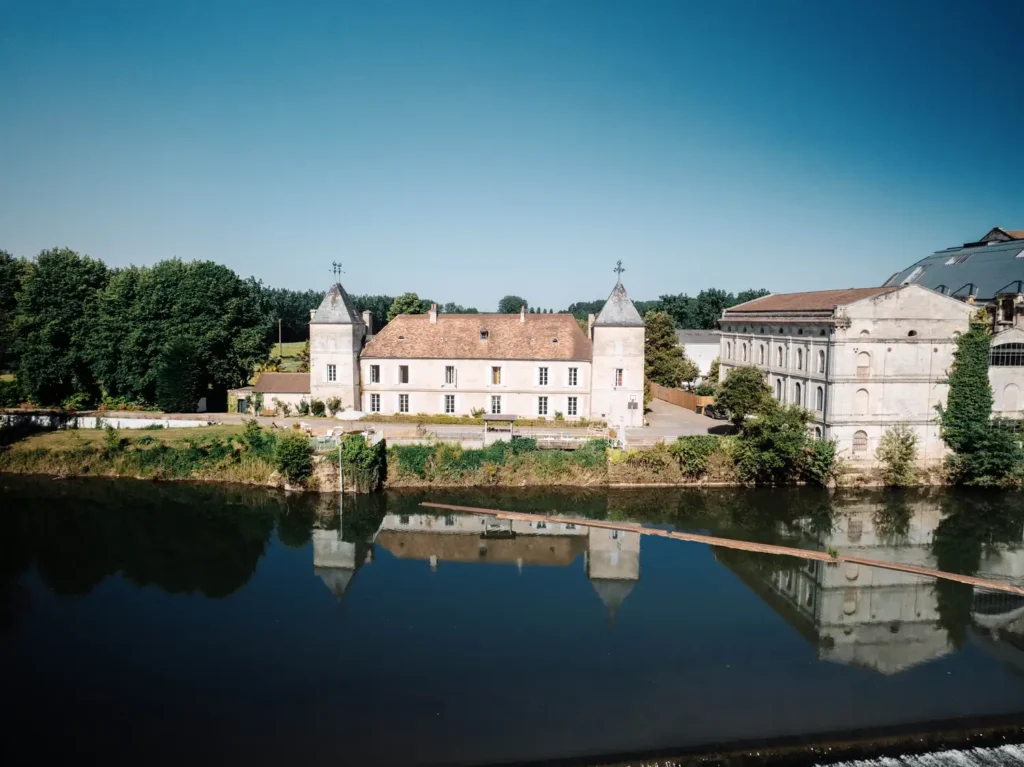 Château Laubardemont à Abzac au bord de la rivière