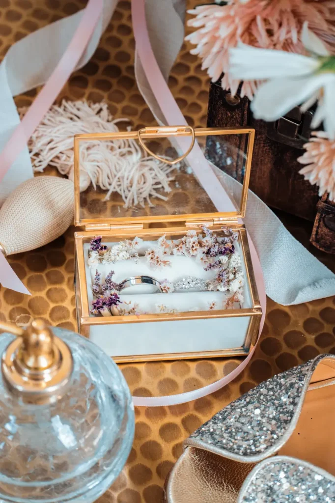 Boîte souvenir et accessoires de mariage