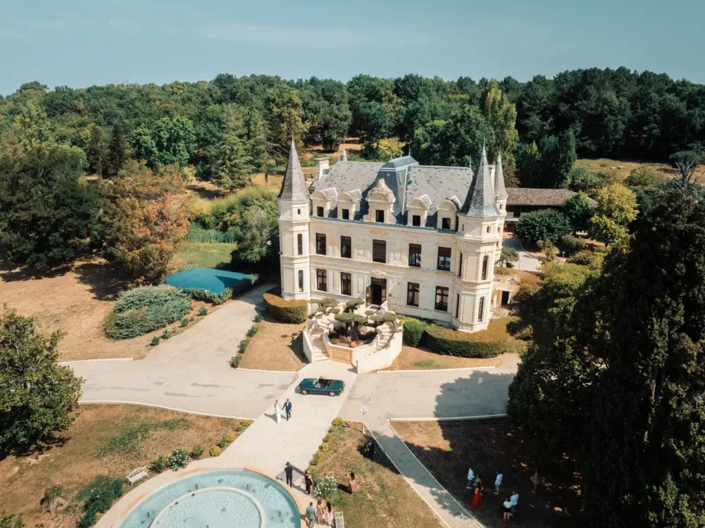 Plan drone de la façade du Château Camiac