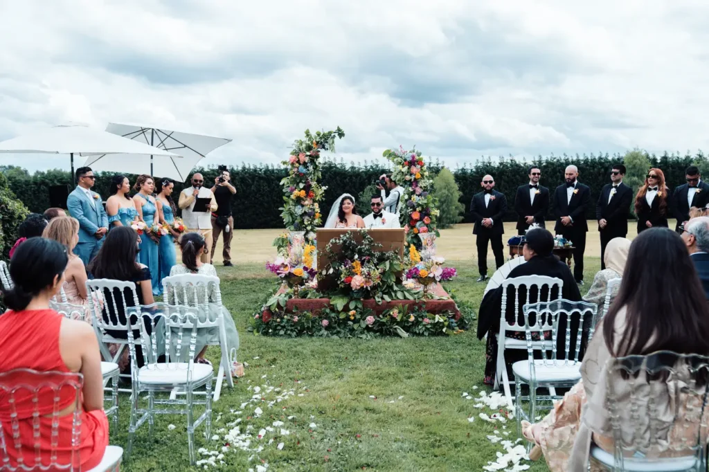 Cérémonie laïque dans les jardins du château