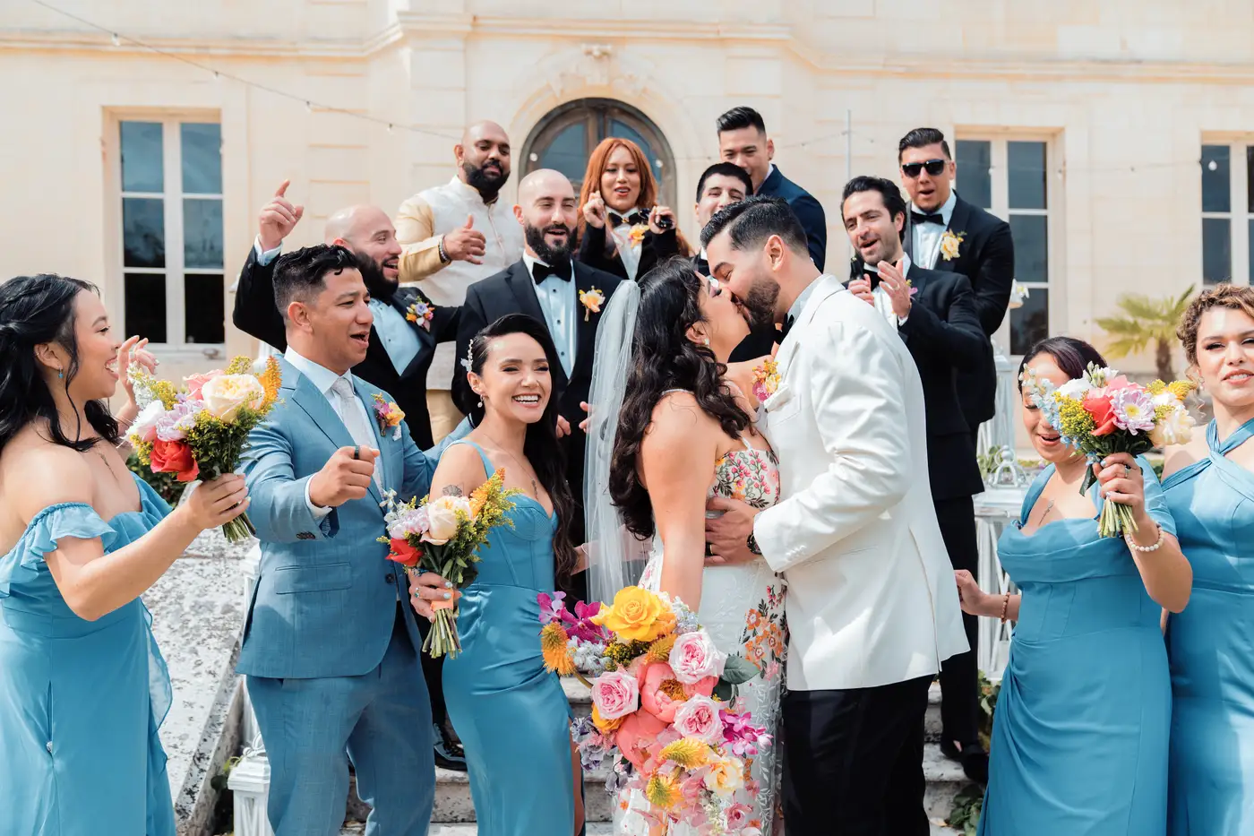 Mariage au Château Fengari à Clérac en Gironde, photo de groupe festive