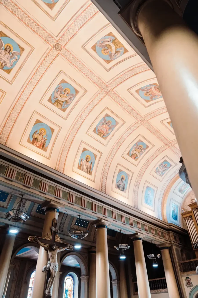 Plafond décoré de l’église
