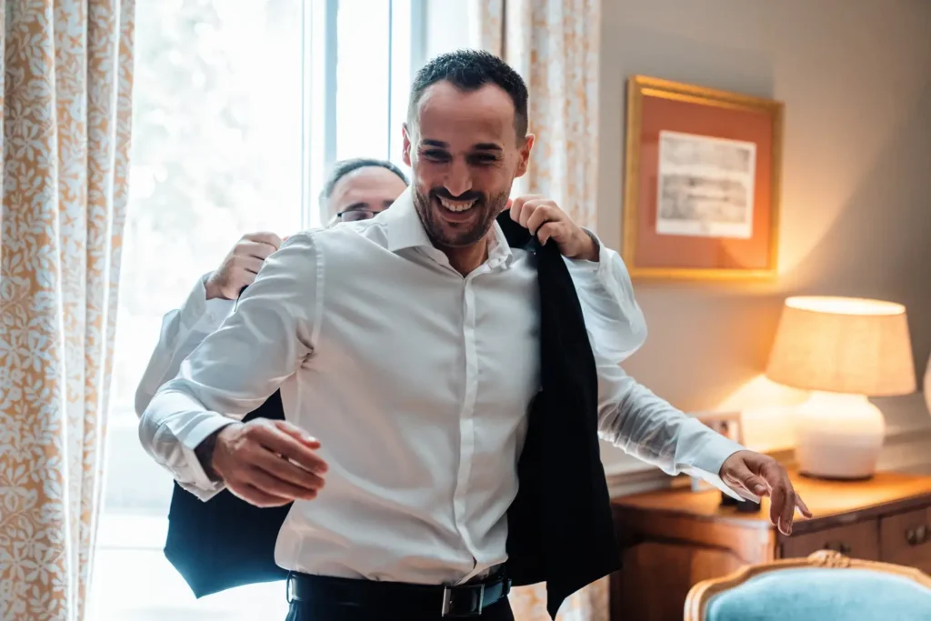 Le marié prêt avant la cérémonie