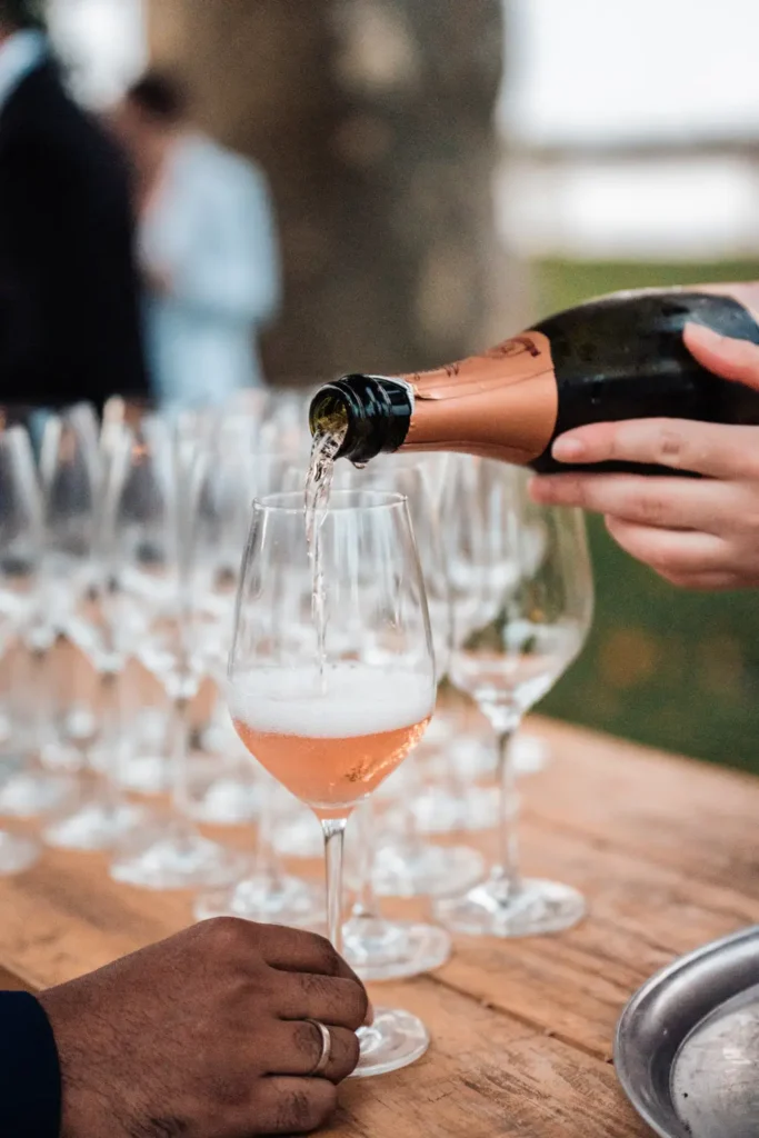 Service de champagne à la réception