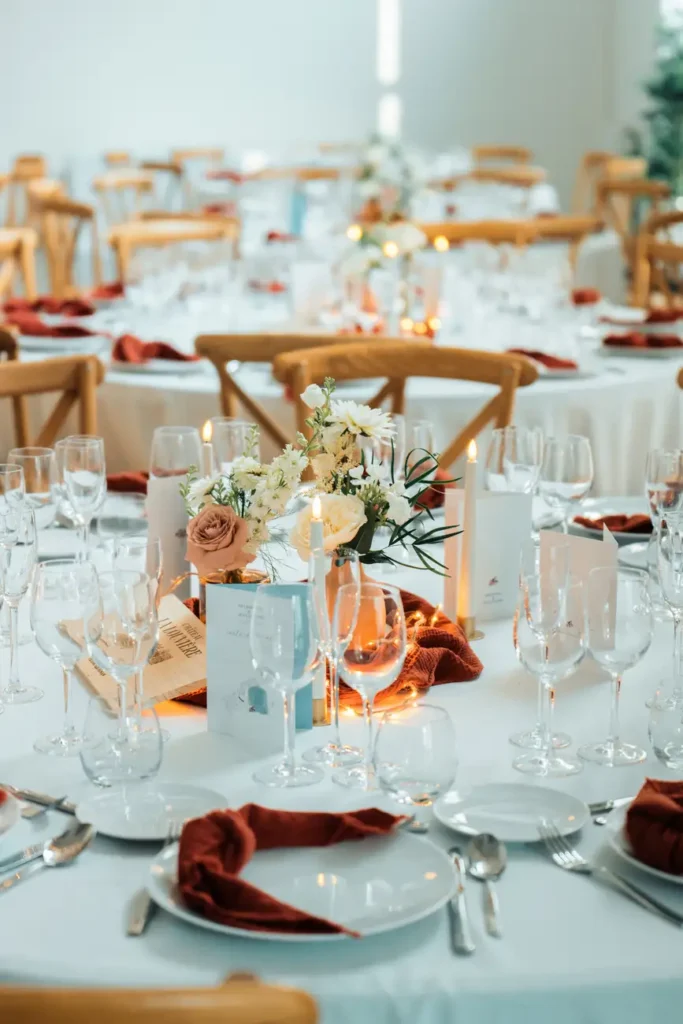 Table de réception élégante au château en Gironde