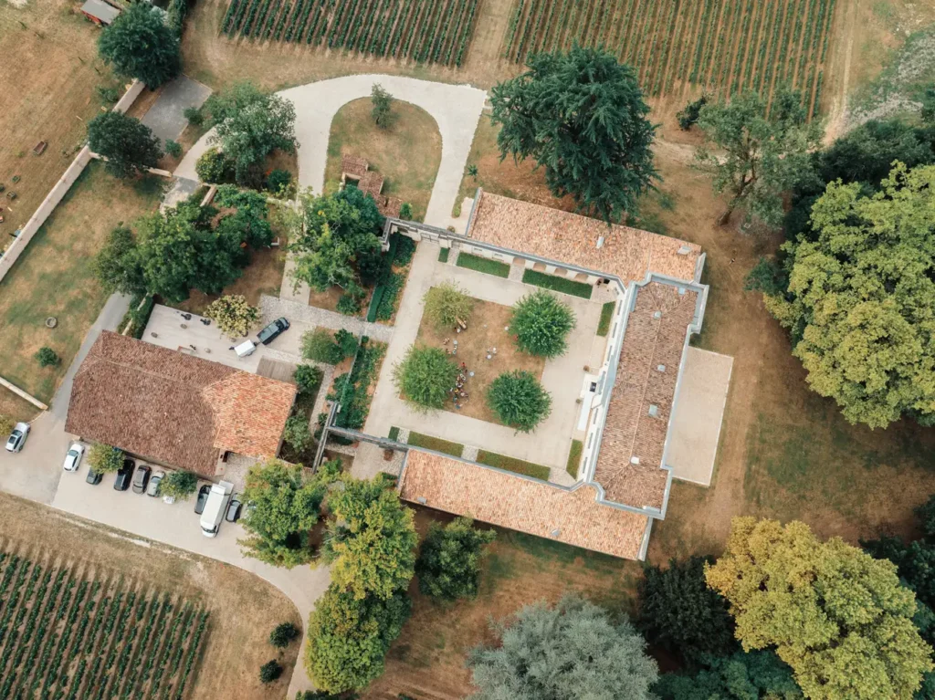 Vue aérienne du Château de l’Hospital en Gironde