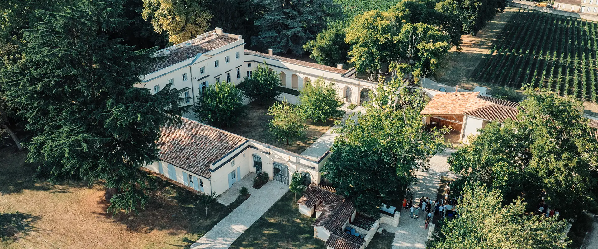 Vue aérienne du château de l'Hospital en Gironde