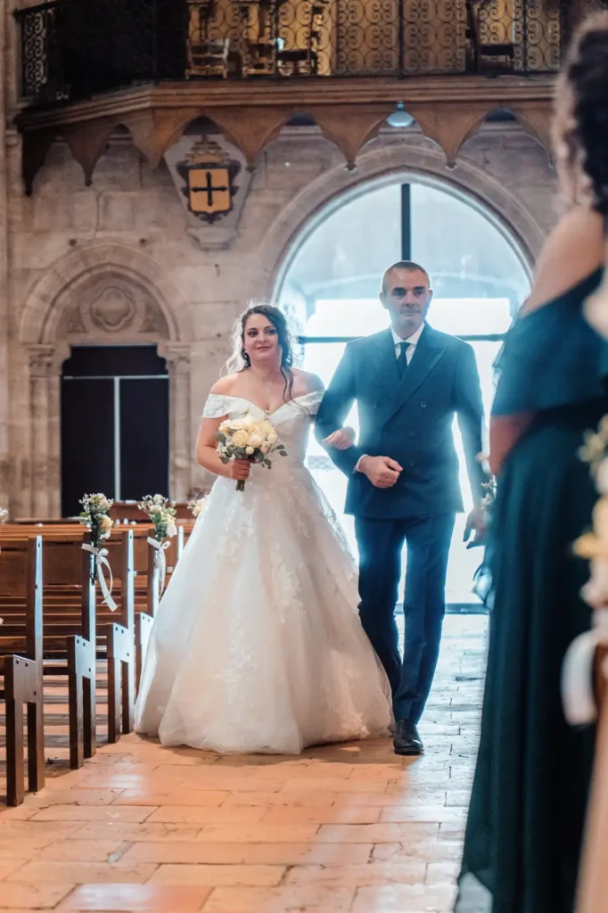 Entrée de la mariée lors de la cérémonie