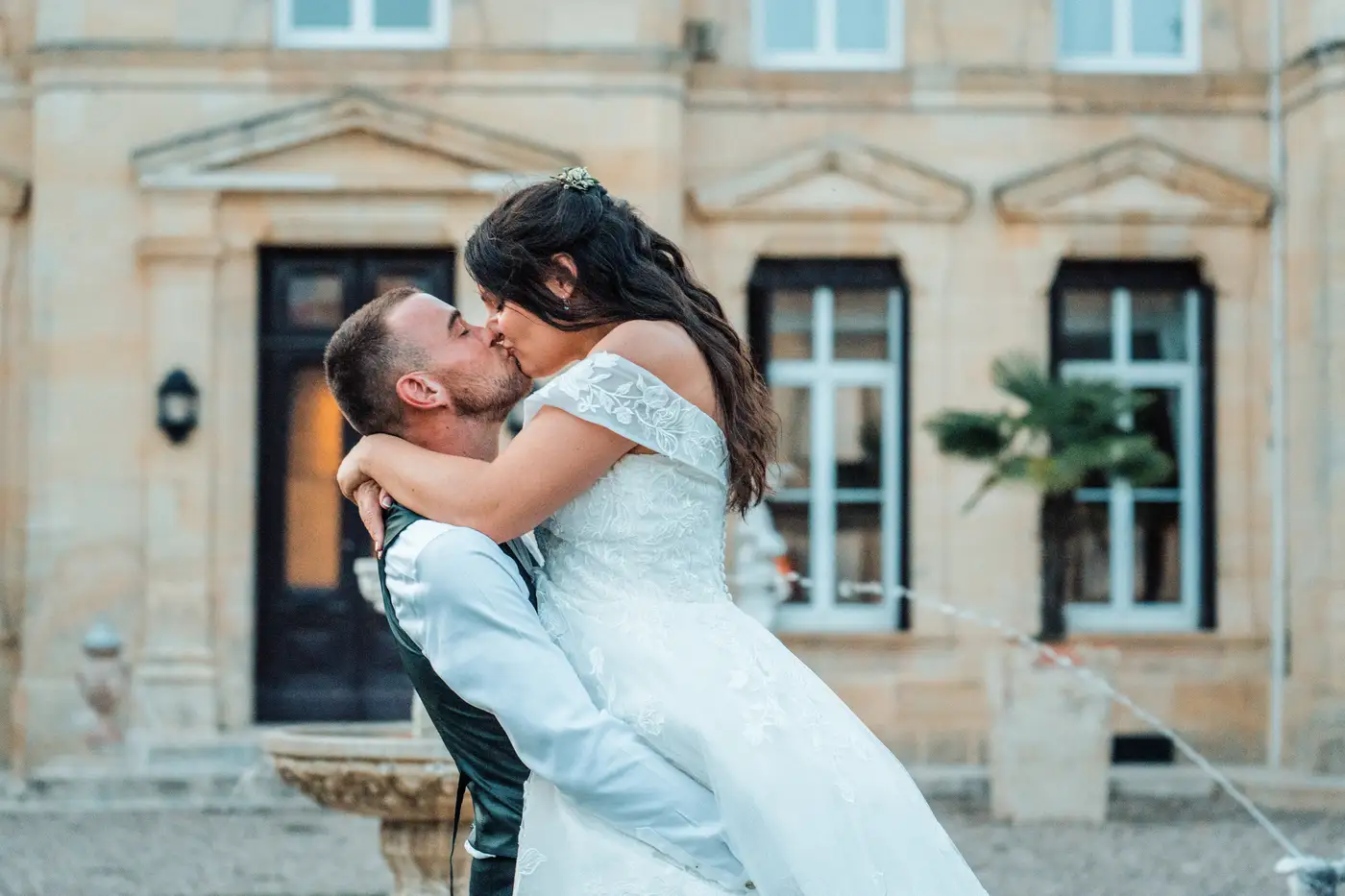 Séance couple devant le Château Pontet d’Eyrans