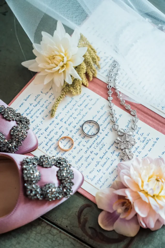 Alliances et faire-part de mariage, détail papeterie