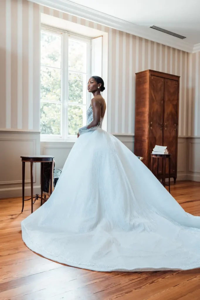 Mariée dans une chambre du Château Sénéjac
