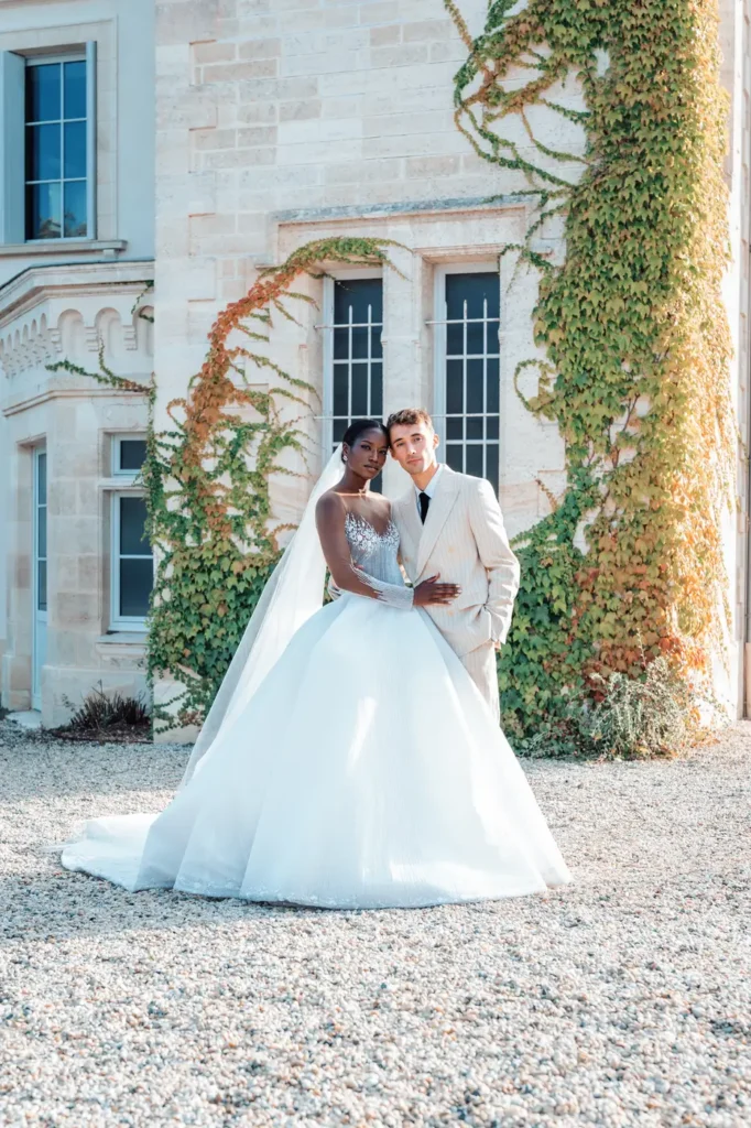 Photo de couple devant le Château Sénéjac