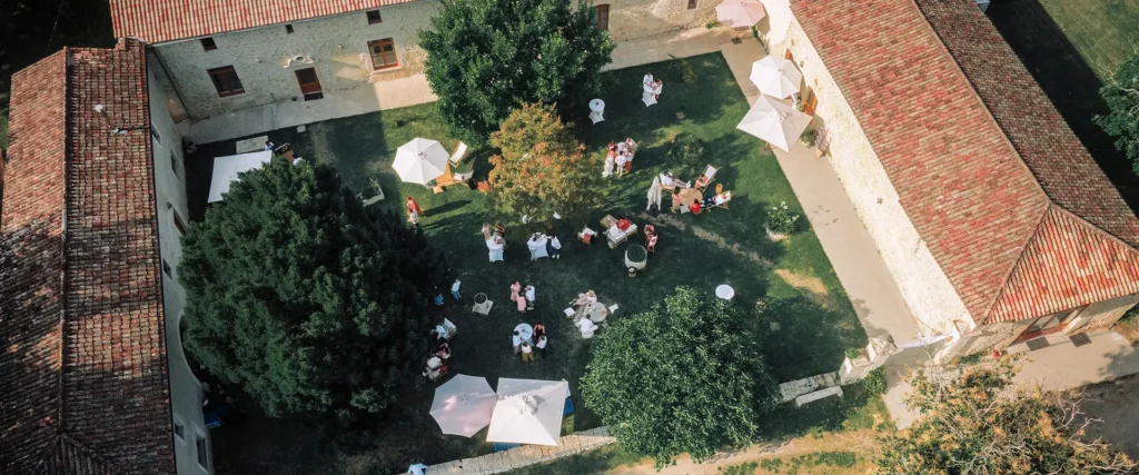 Plan de vue aérien du domaine de Gaïa en Gironde reportage HDAS Records photo et film du mariage au Domaine de Gaïa, en Gironde, près de Bordeaux