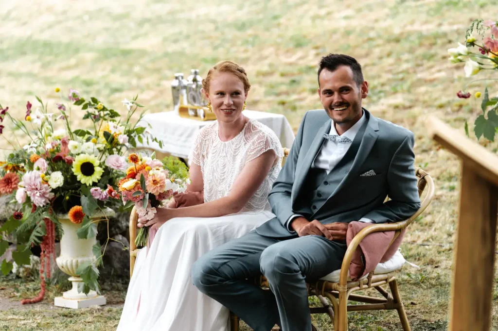 Portrait des mariés pendant la cérémonie en Dordogne