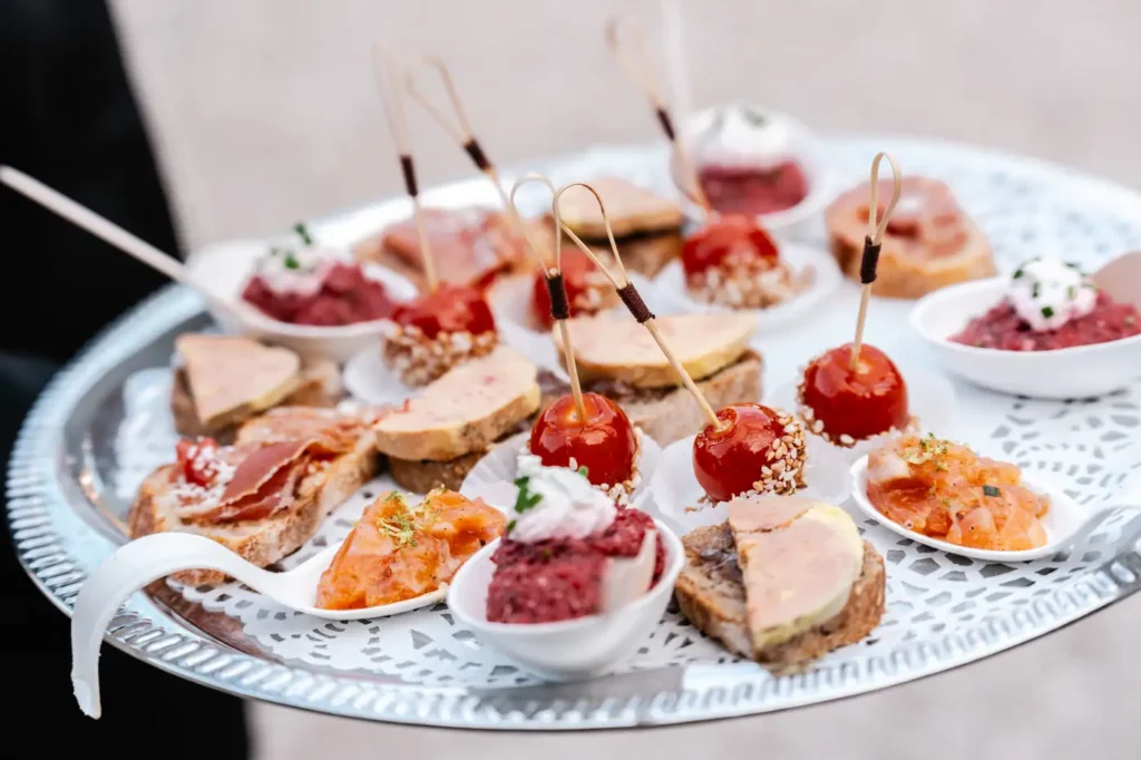 Buffet de desserts lors du mariage au Domaine de la Vallade