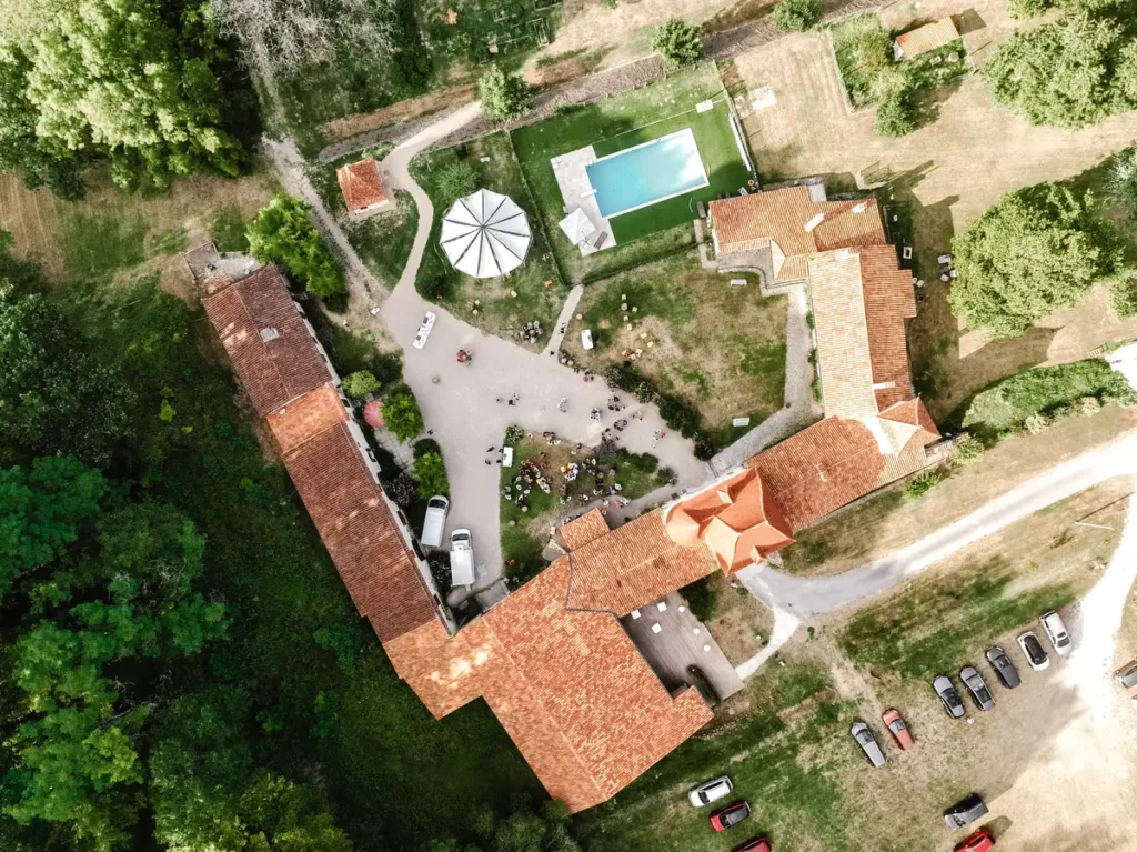 Vue aérienne du Domaine de la Vallade en Dordogne