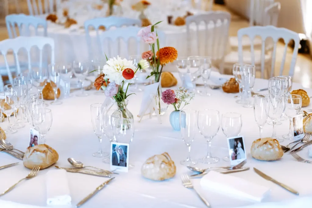 Détail de décoration de table pour le mariage en Dordogne