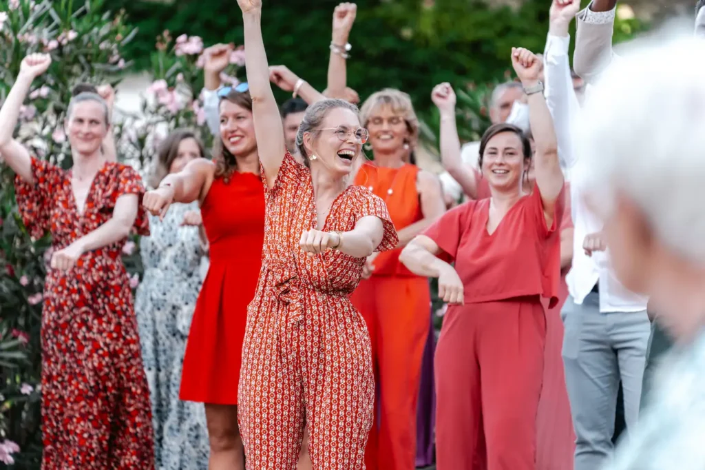 Flashmob des invités lors du mariage au Domaine de la Vallade
