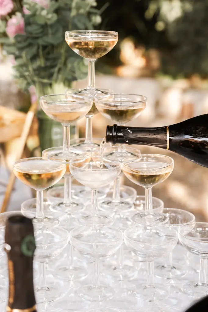 Coupe de champagne lors du cocktail au Domaine de Ségur