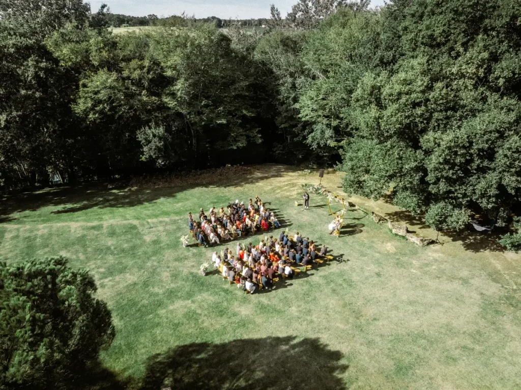 Cérémonie laïque en extérieur au Domaine de Ségur