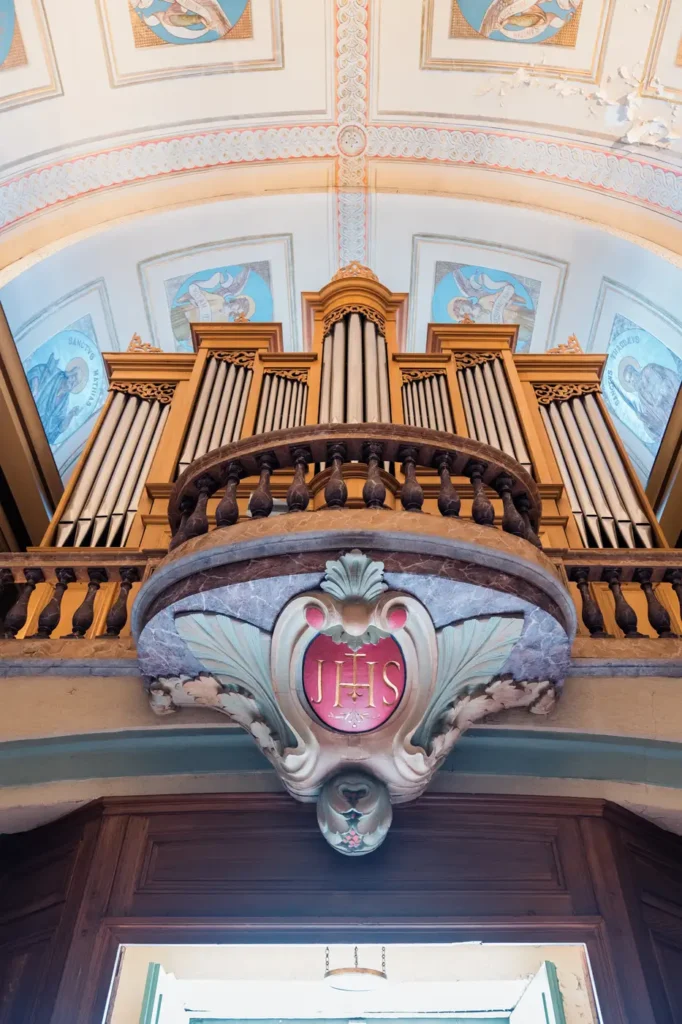 Détail architectural d’une église en Gironde