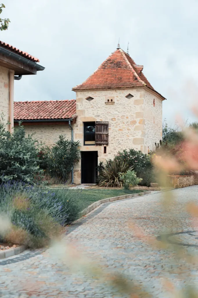 Bâtisse en pierre du Domaine le Herre à Aillas