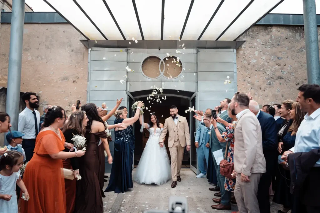 Sortie des mariés à la mairie de Blanquefort