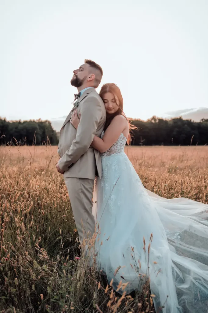 Mariés dans les champs au Domaine le Herre
