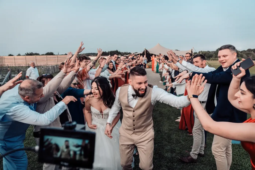 Danse festive avec les invités