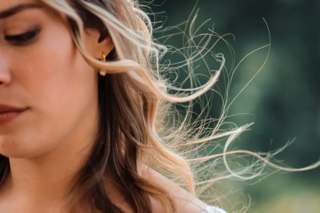 Coiffure bohème de la mariée en Gironde