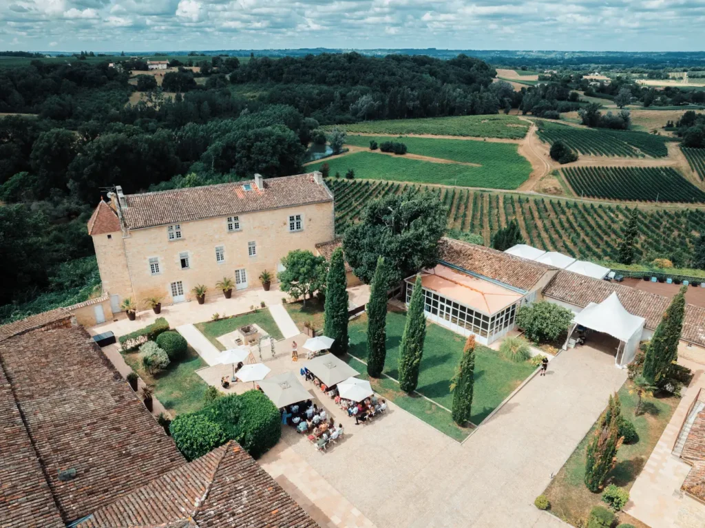Domaine viticole en Gironde vu par drone