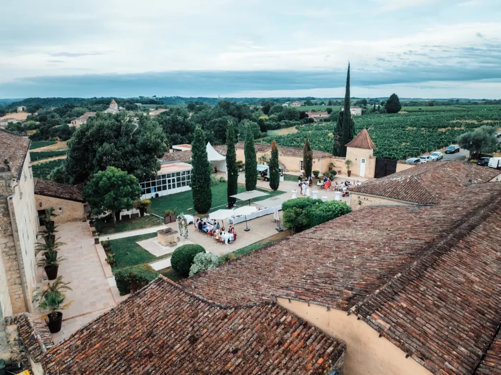 Vue en drone du Château Isabeau de Naujan en Gironde
