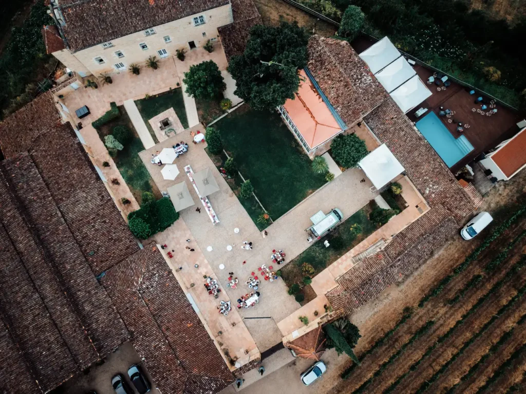 Vue aérienne du Château Isabeau de Naujan en Gironde