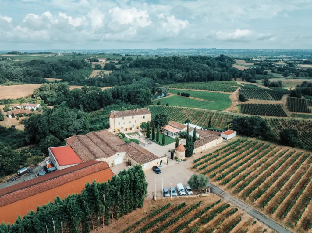 Domaine viticole en Gironde vu par drone
