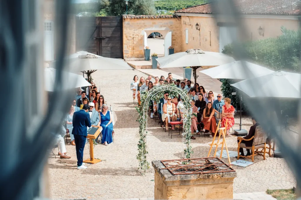 Cérémonie laïque en extérieur au Château Isabeau de Naujan