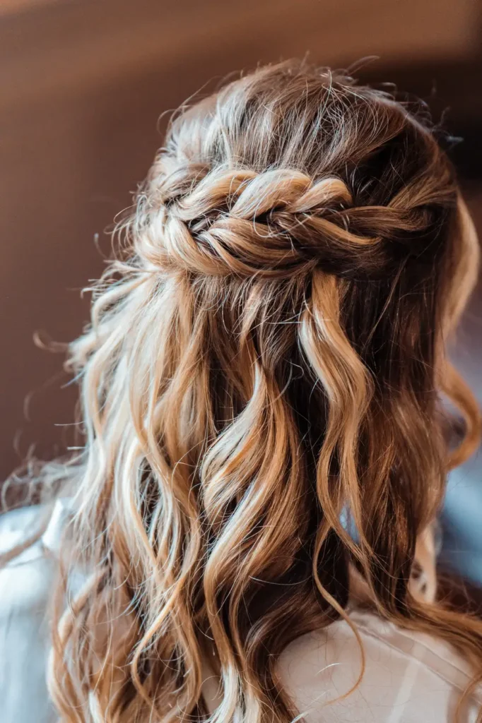 Coiffure bohème de la mariée au Château Isabeau de Naujan