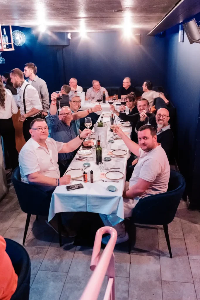 repas d’équipe pendant un séminaire professionnel
