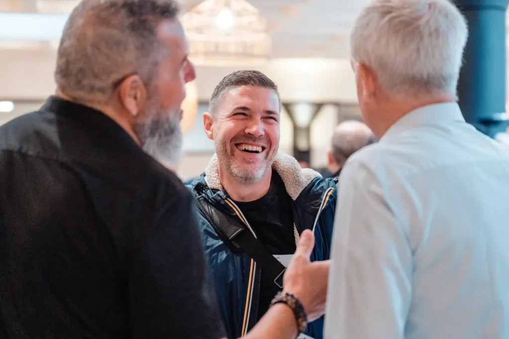 discussion entre intervenants et invités lors d’un événement