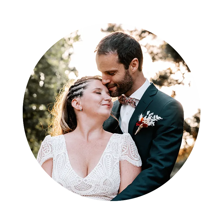 couple_domaine_de_segur_mariage un couple dans les jardins du domaine de Ségur